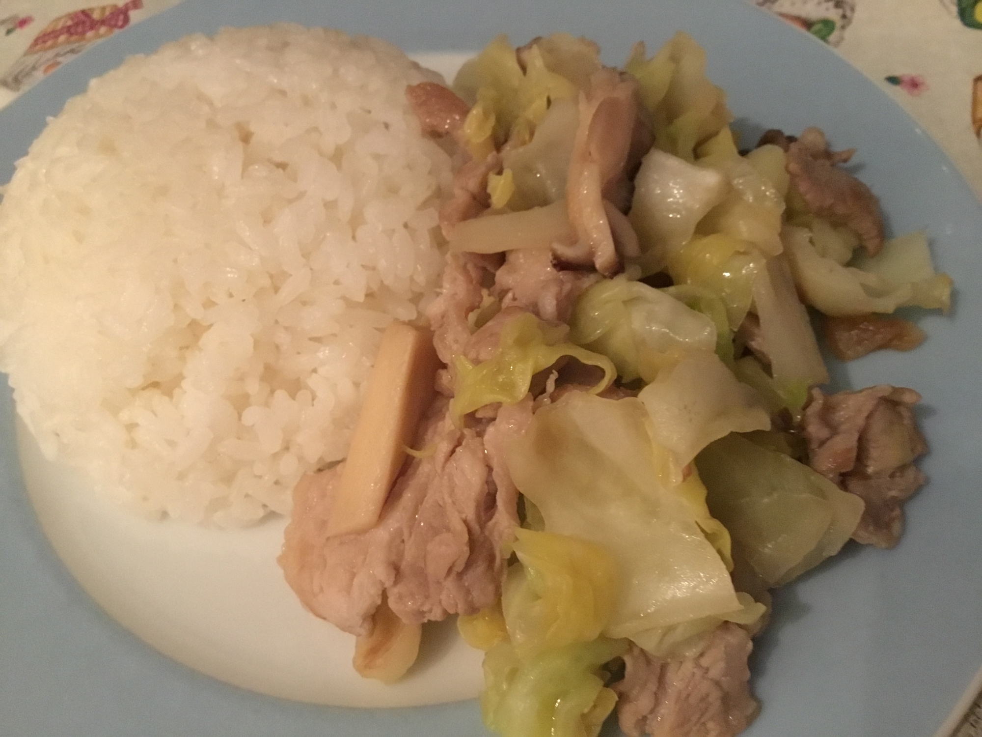 ご飯が進む！簡単豚肉とキャベツの炒め物