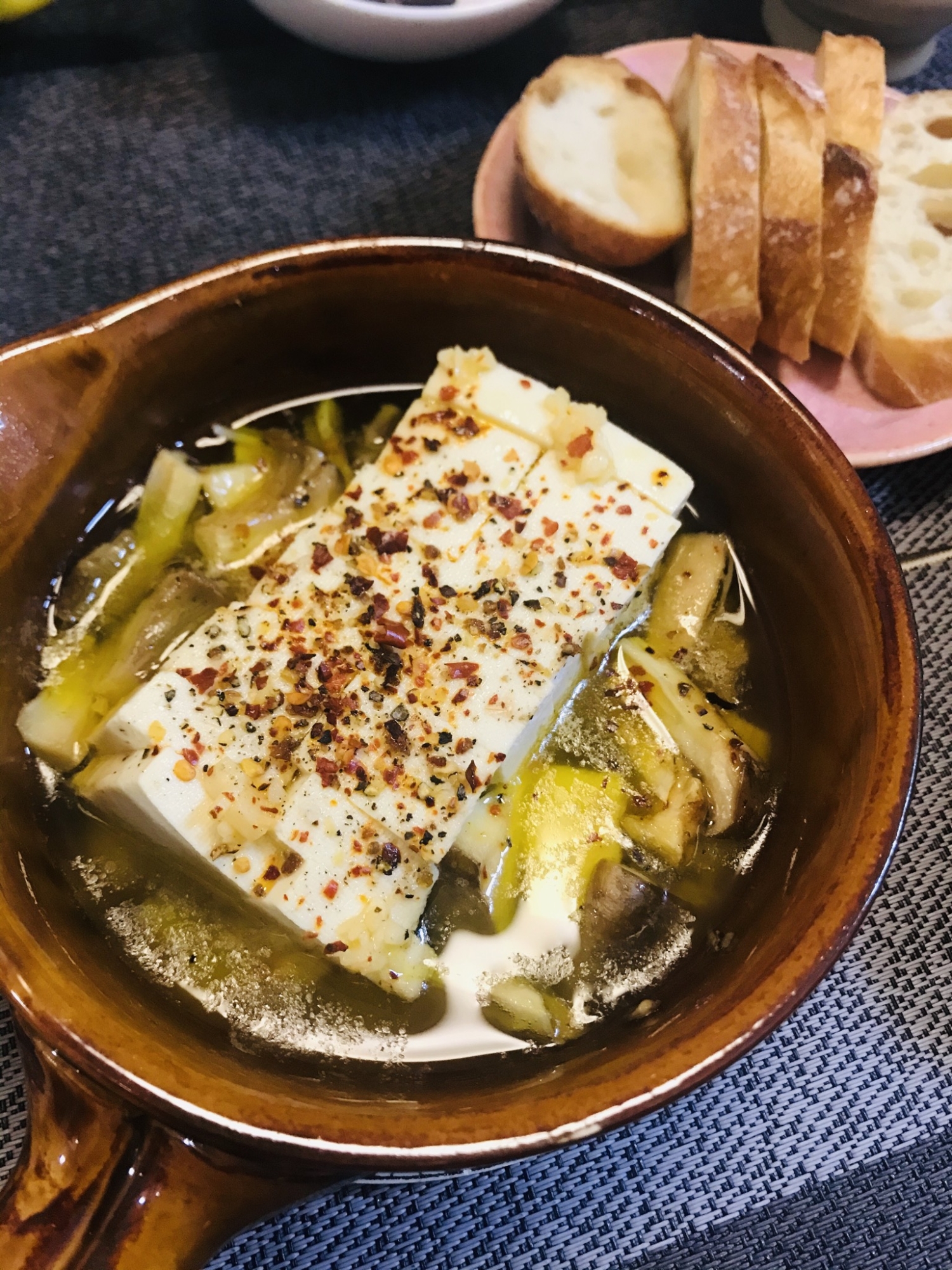 ハマるおいしさ!とにかく簡単♬豆腐のアヒージョ♡