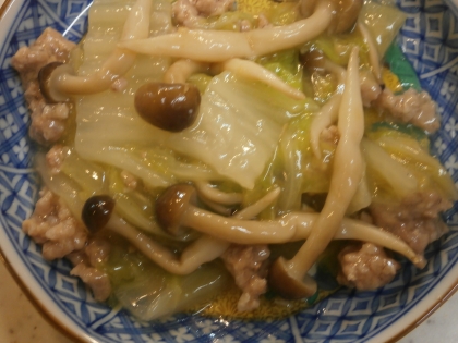 舞茸無くてしめじで作りました。白菜がとろとろであんも絡んで美味しいですね。ごちそうさまでした！