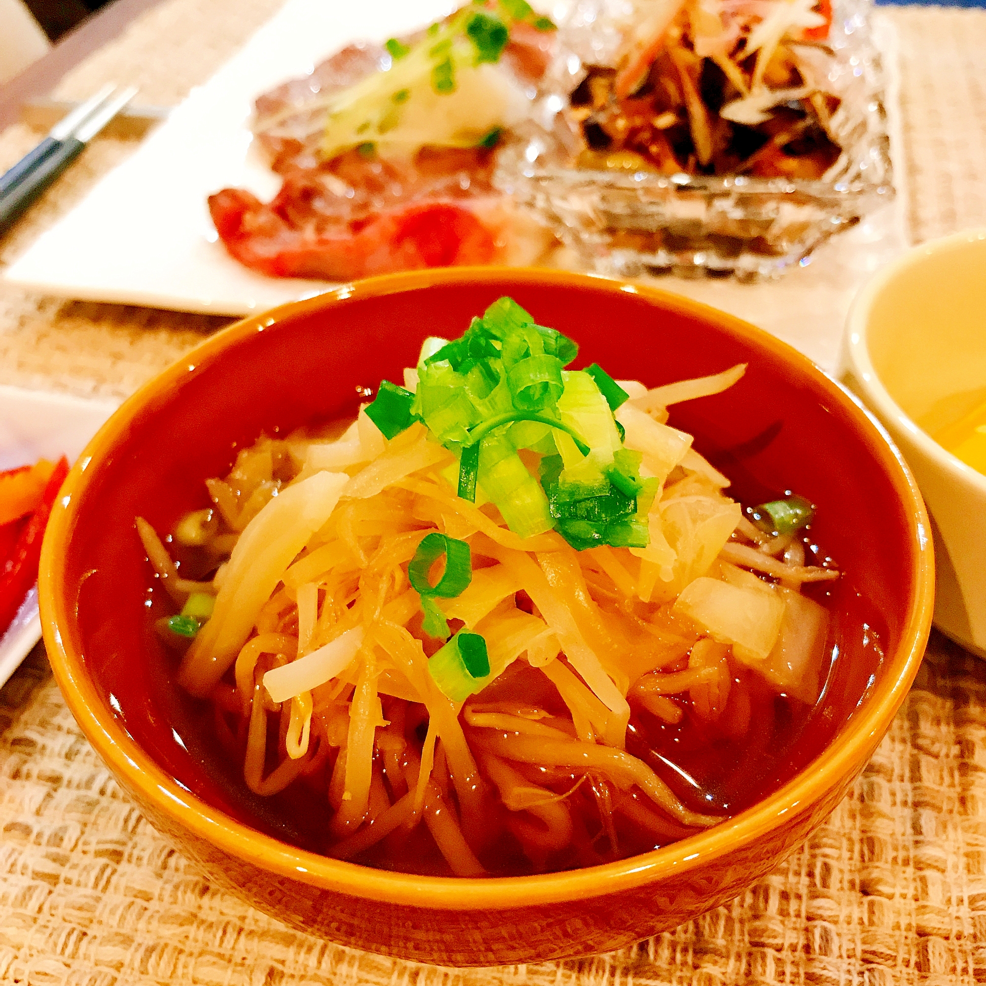 糖質制限☆モヤシとキャベツの鶏出汁スープ