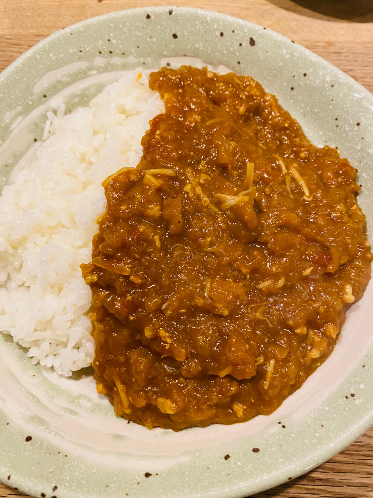 Ｓtaubで　えのきとトマトの無水カレー