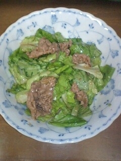 サラダ菜が100円だったのでレタスの代わりに、です。肉タレでサラダいいですネ！お肉もさっぱり、お野菜たっぷり美味しくごちそうさまでした＾ー＾/