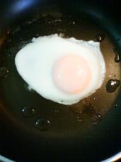 まわりが焦げない目玉焼き 黄身は半熟 レシピ 作り方 By りつなるママ 楽天レシピ まわりが焦げない目玉焼き 黄身は半熟 レシピ 作り方 By りつなるママ 楽天レシピ