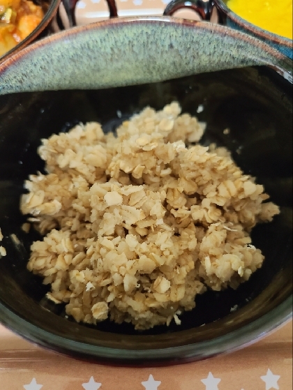 オートミールの米化を初めて体験しましましたが味や香りがご飯そっくりでビックリ！始めに水をちゃんと掛けることがコツですね(掛からずﾁｮｯﾄ固く残ってしまいました)