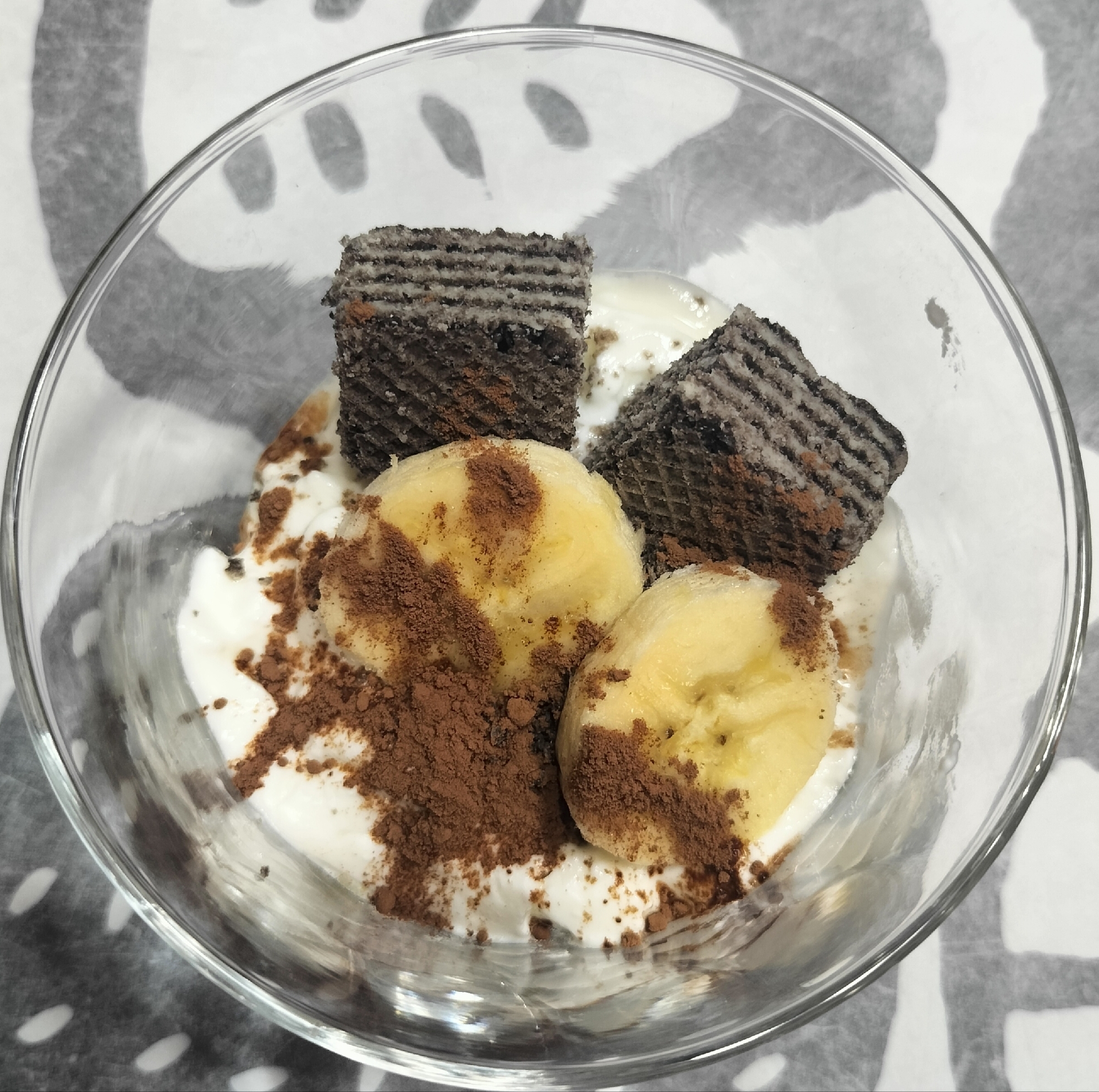 ウエハースとバナナのココアヨーグルト