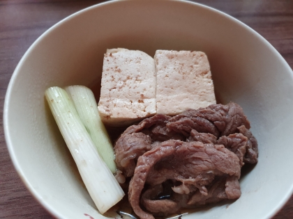 牛肉のうま味がじゅわーっ♪豆腐が主役の肉豆腐