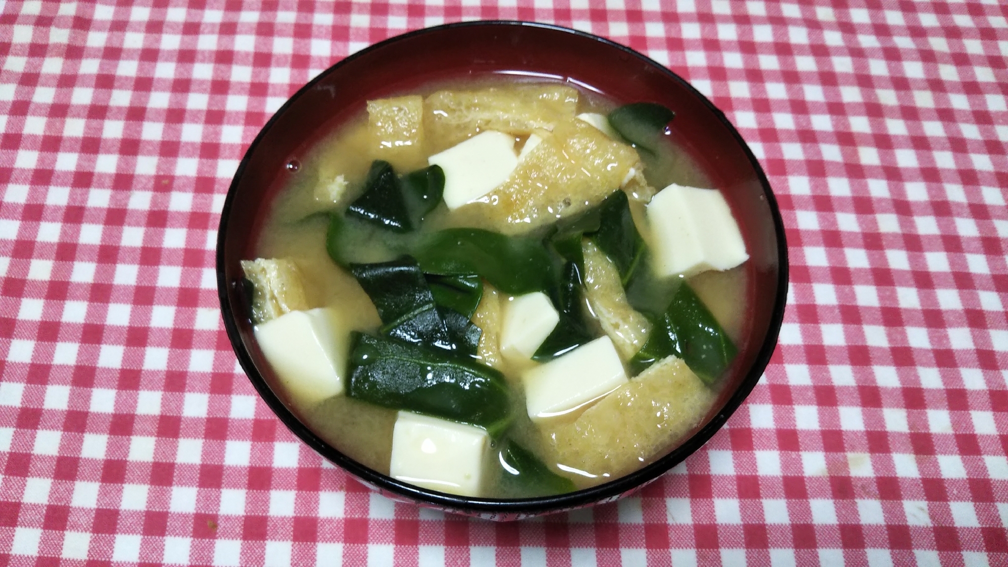 おかわかめと油揚げと豆腐の味噌汁☆