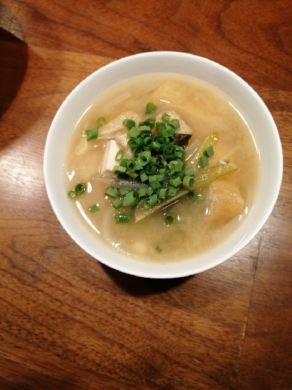 青菜と油揚げと豆腐のお味噌汁