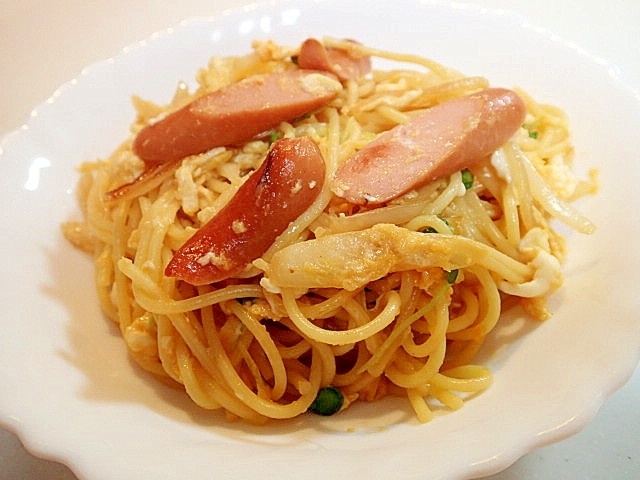 ウインナーとかいわれ大根のエッグパスタ