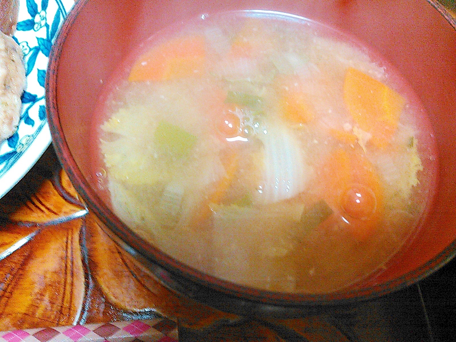 白菜にんじんネギの生姜味噌汁