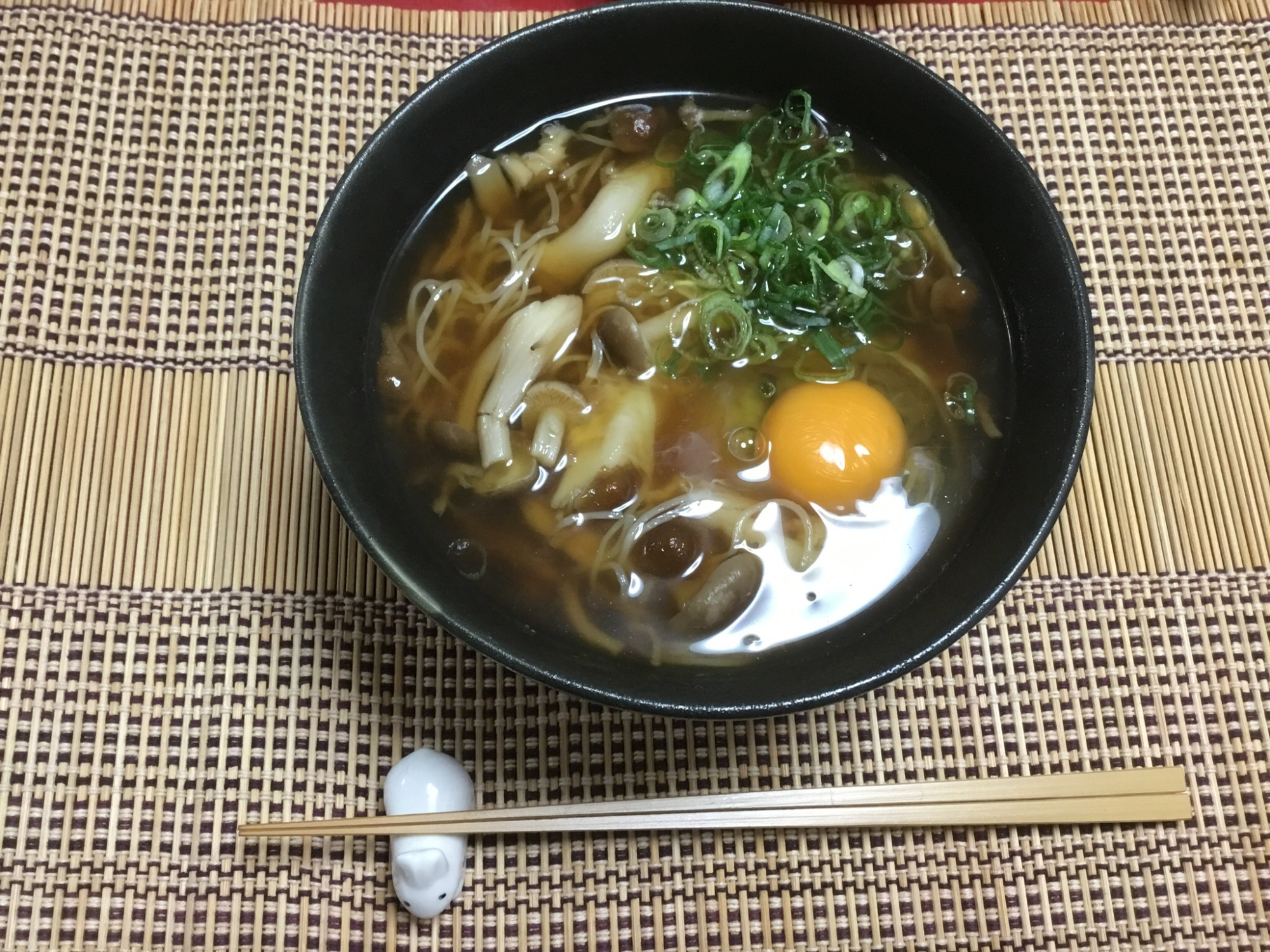 茅乃舎のだしの素で、しめじ月見にゅうめん