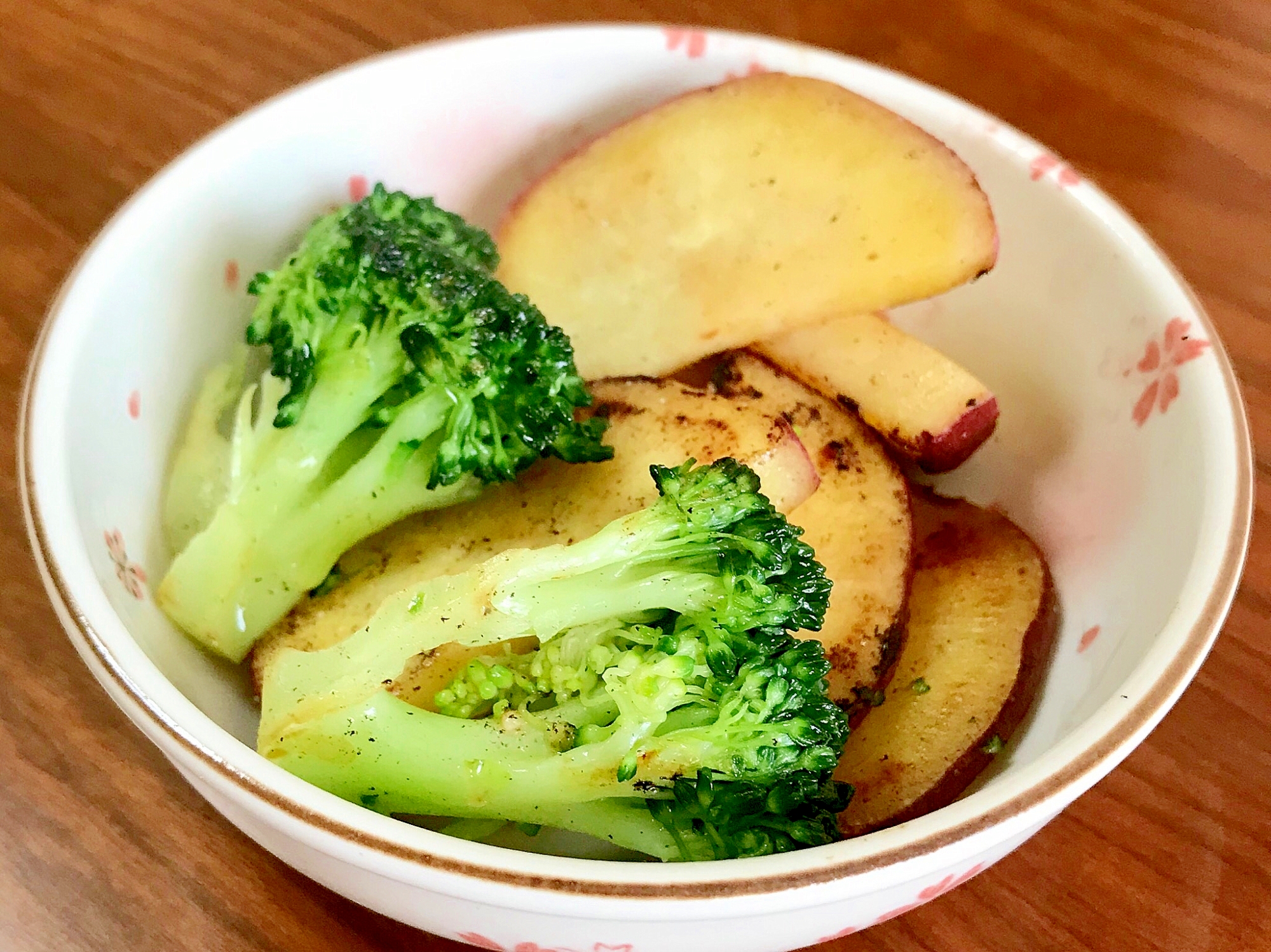 さつまいもとブロッコリーのホットサラダ レシピ 作り方 By 水玉模様 楽天レシピ