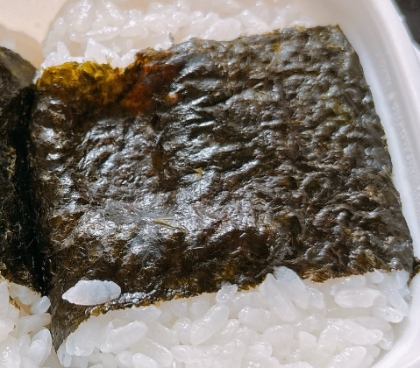 ✎*｡:ﾟ赤ウインナーおにぎり
