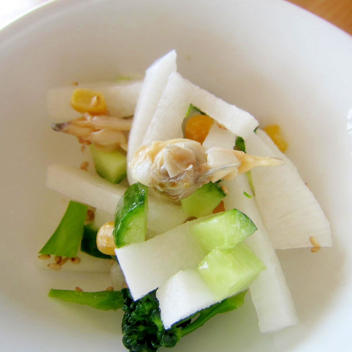 アサリと野菜の生姜ドレッシングサラダ