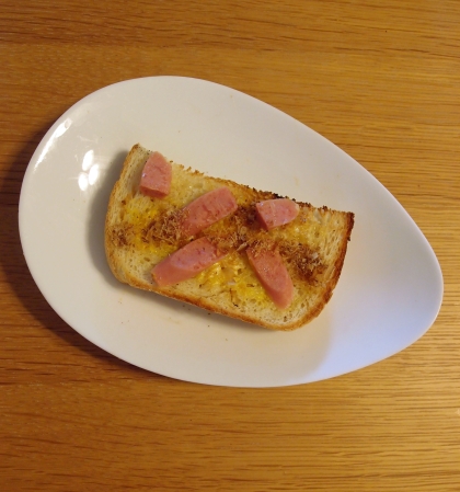 辛子/マヨで　ウインナーとかつお節のトースト