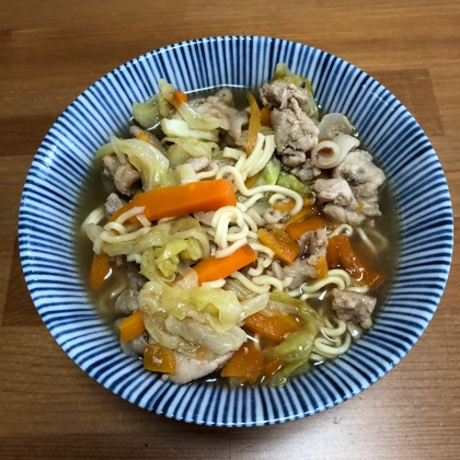 ランチに簡単！肉野菜炒めのせインスタント塩ラーメン