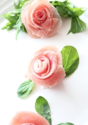 生ハムの薔薇の花の飾り切り お祝いおもてなしに レシピ 作り方 By ラムちゃん1224 楽天レシピ 生ハムの薔薇の花の飾り切り お祝いおもてなしに レシピ 作り方 By ラムちゃん1224 楽天レシピ