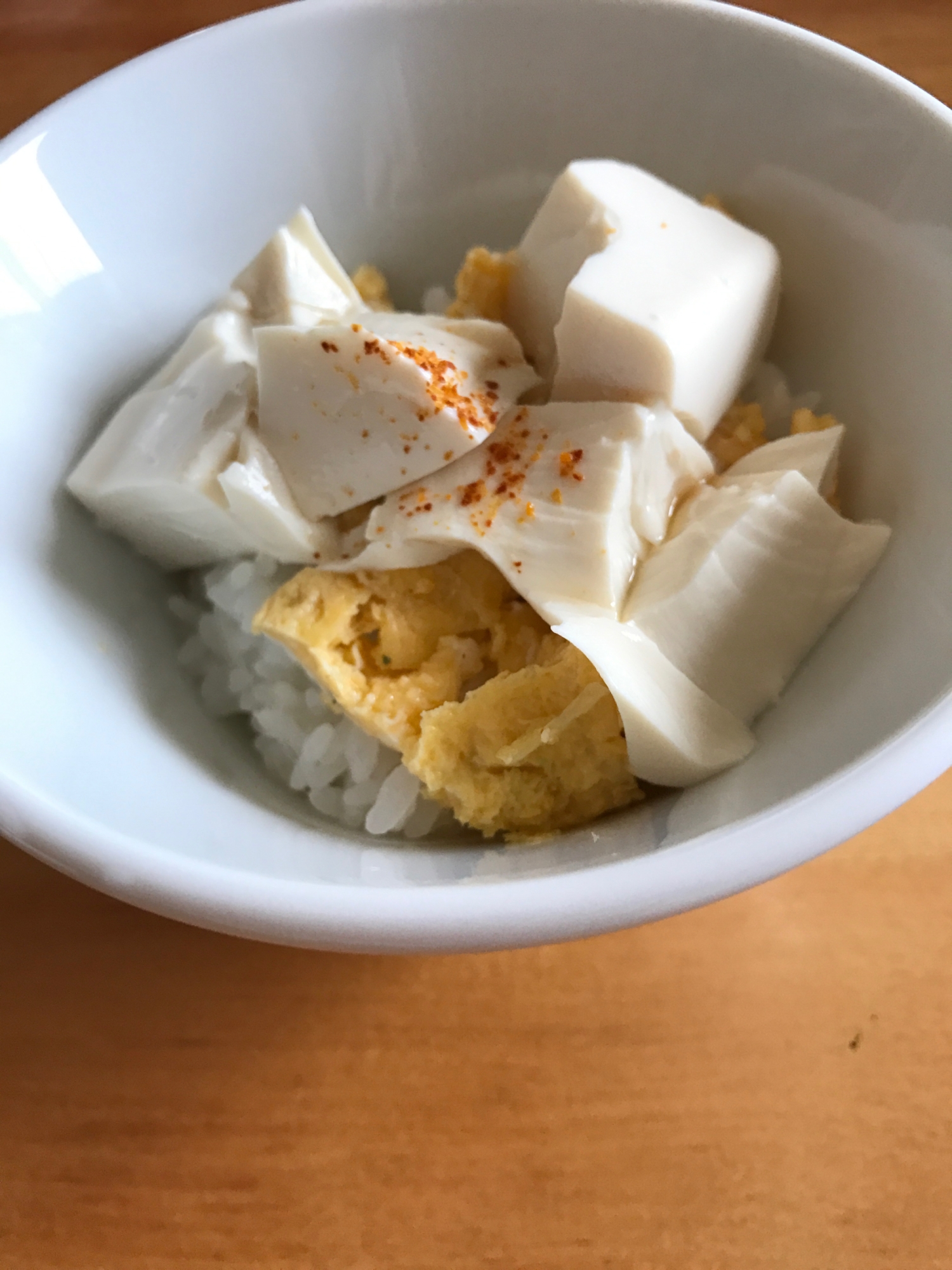 しっとり炒り卵と豆腐の丼