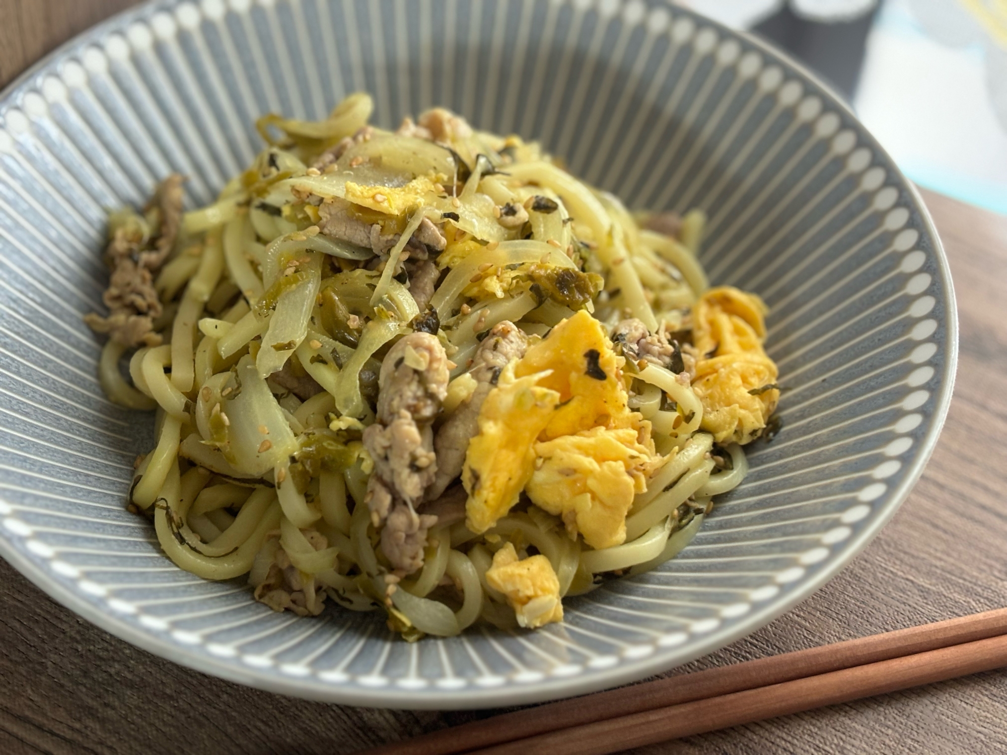 高菜とふわふわ卵の焼きうどん