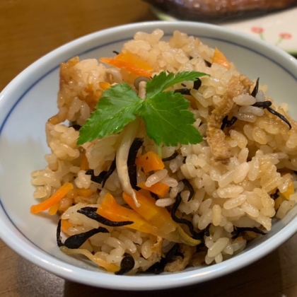 ひじきの風味と人参の甘みでいい香り、薄味に美味しく炊けました。栄養たっぷりで簡単で、節約もできてよかったです。教えて頂いて、ありがとうございました(^^)