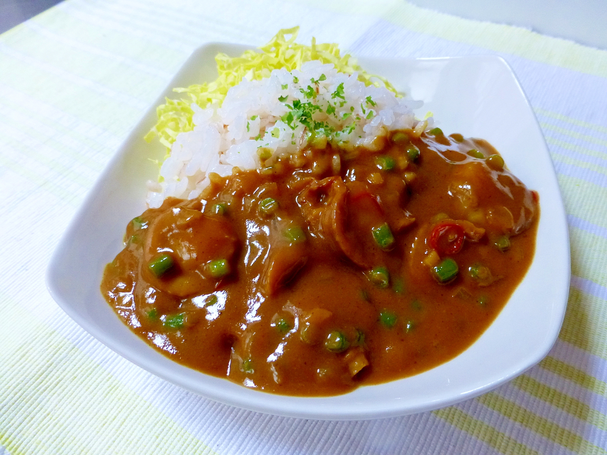 ベビーホタテとにんにくの芽のココナッツ風味カレー