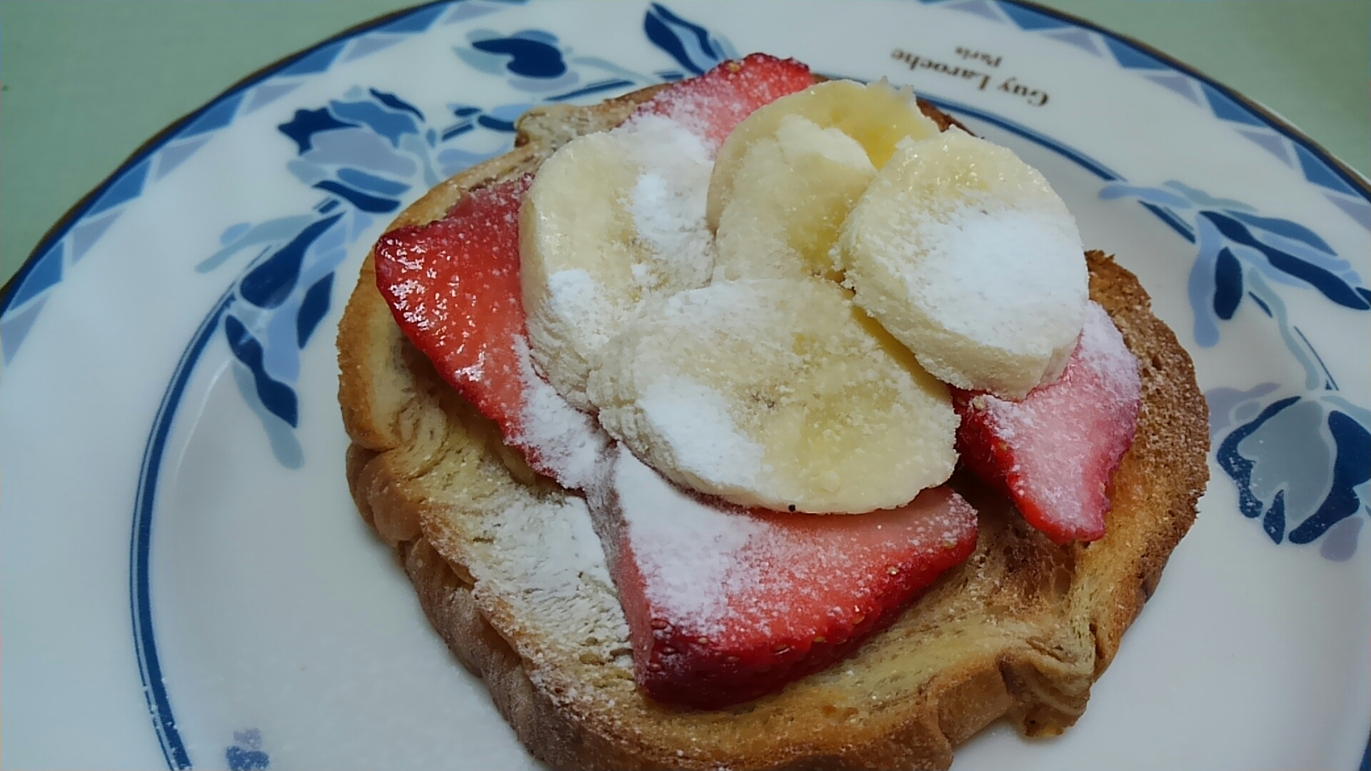 苺とバナナのせメープルチョコパン＊