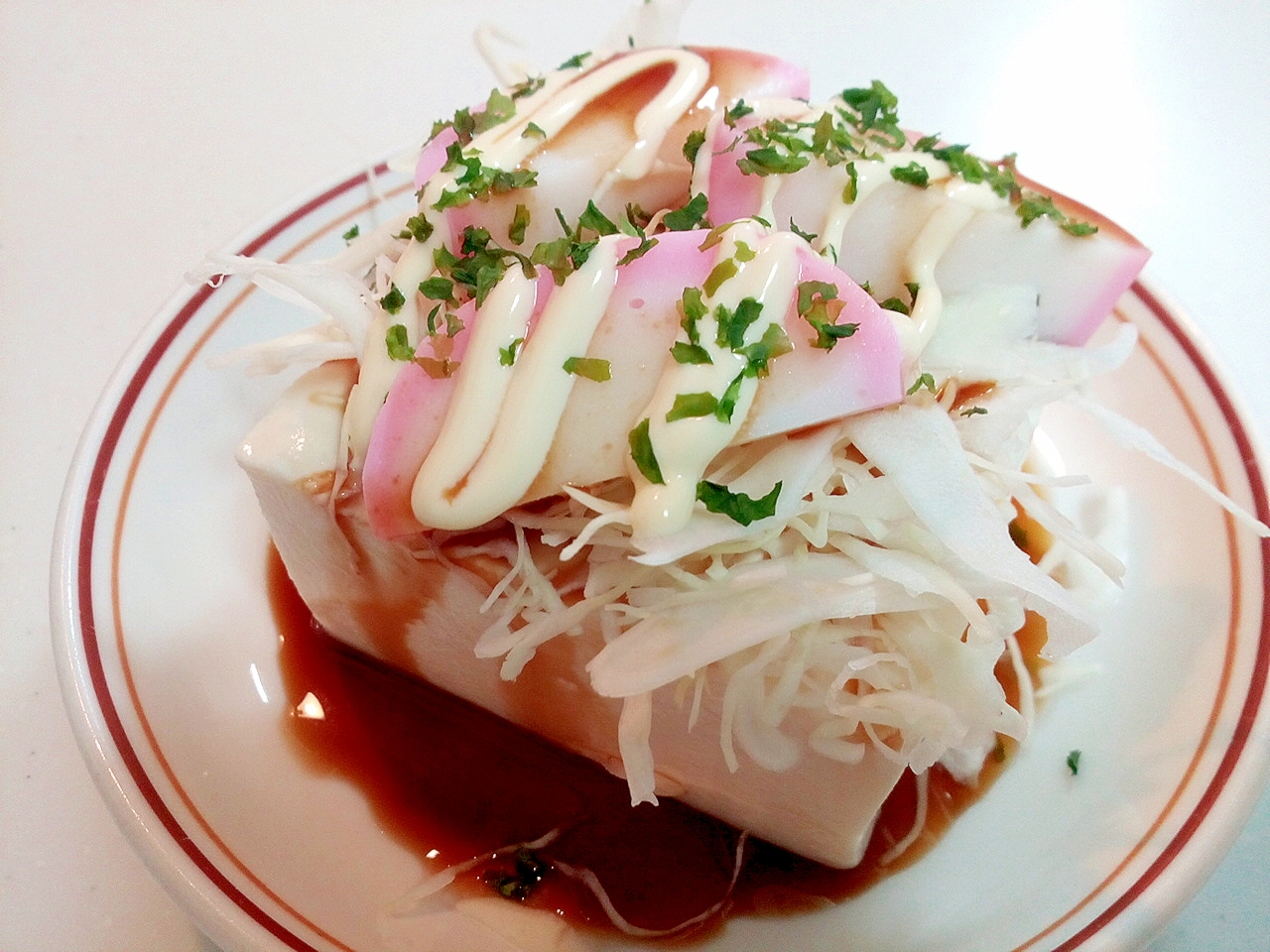 醬油/マヨで　千切りキャベツと板蒲鉾の冷奴