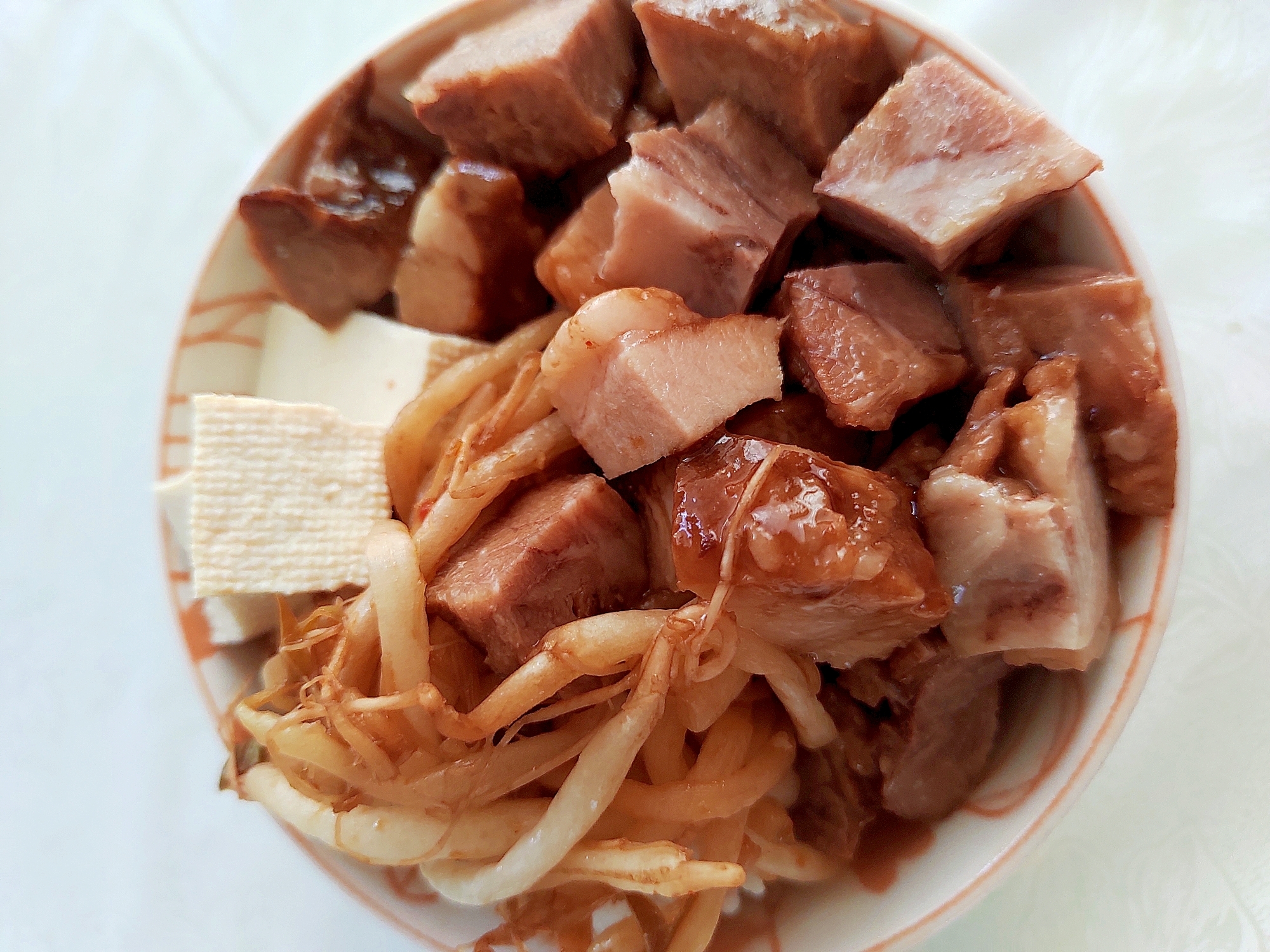 チャーシュー、もやし、豆腐の丼