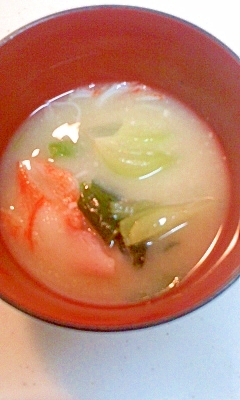 カニかまとチンゲン菜の味噌汁