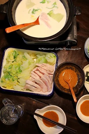 ピリカラ胡麻だれ＊鶏肉と白菜の豆乳鍋