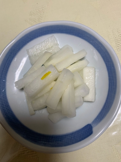 柚子を消費したかったので作ってみました。
お酢の入ったお料理はあまり好みでないのですが、これは食べやすくて美味しいです。