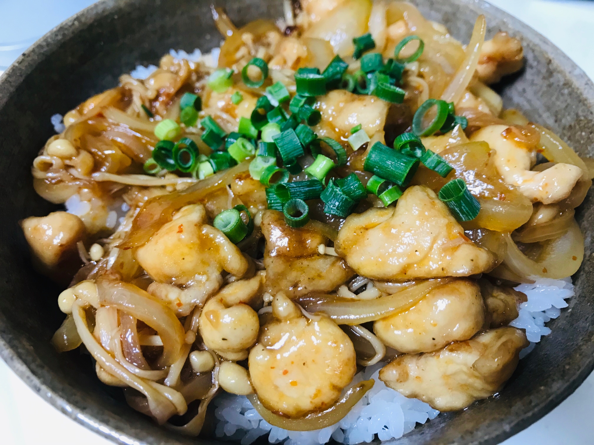 簡単！鶏肩肉とえのきのピリ辛丼♫