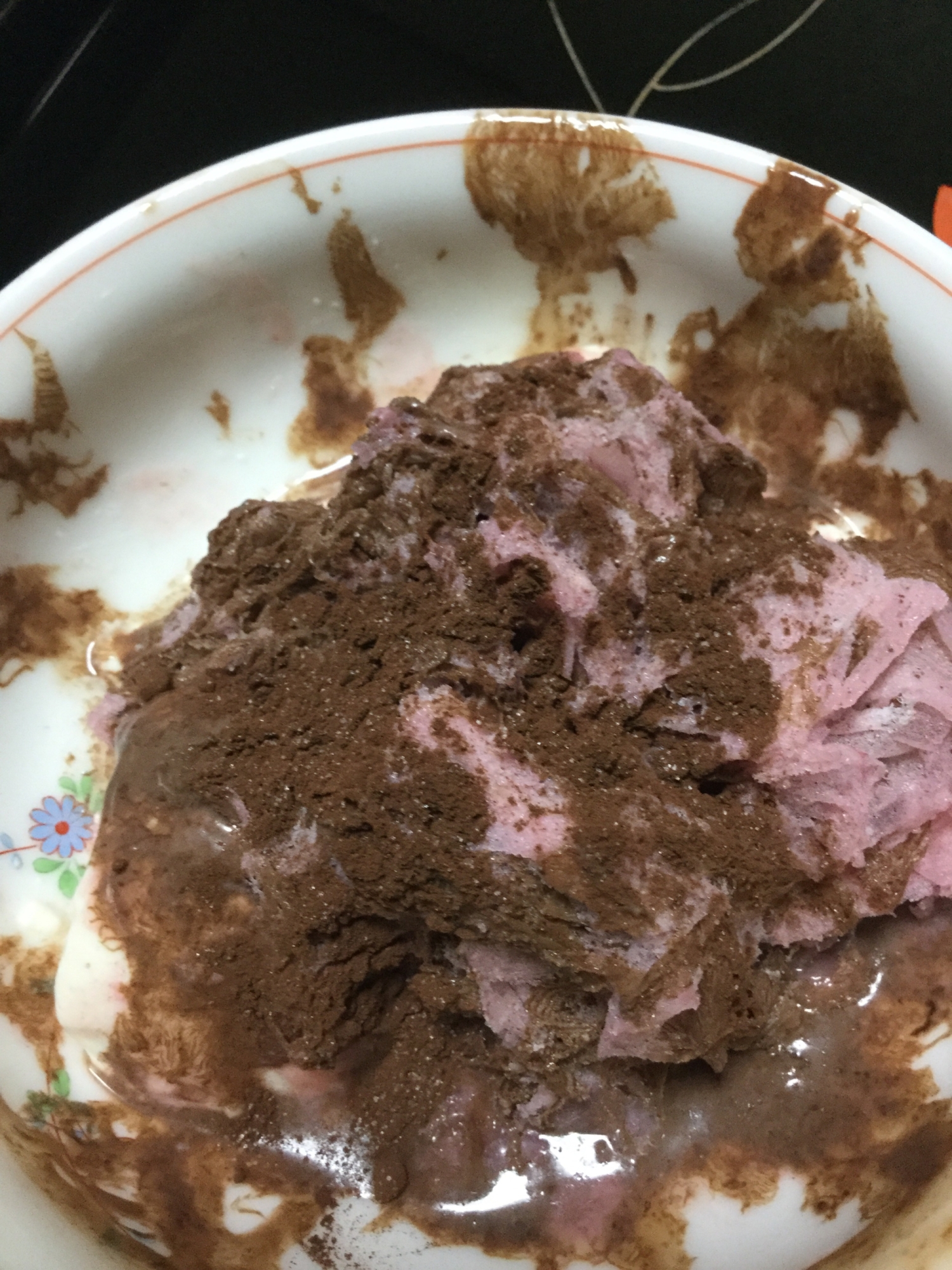 豆乳ヨーグルトとイチゴかき氷のココア風味