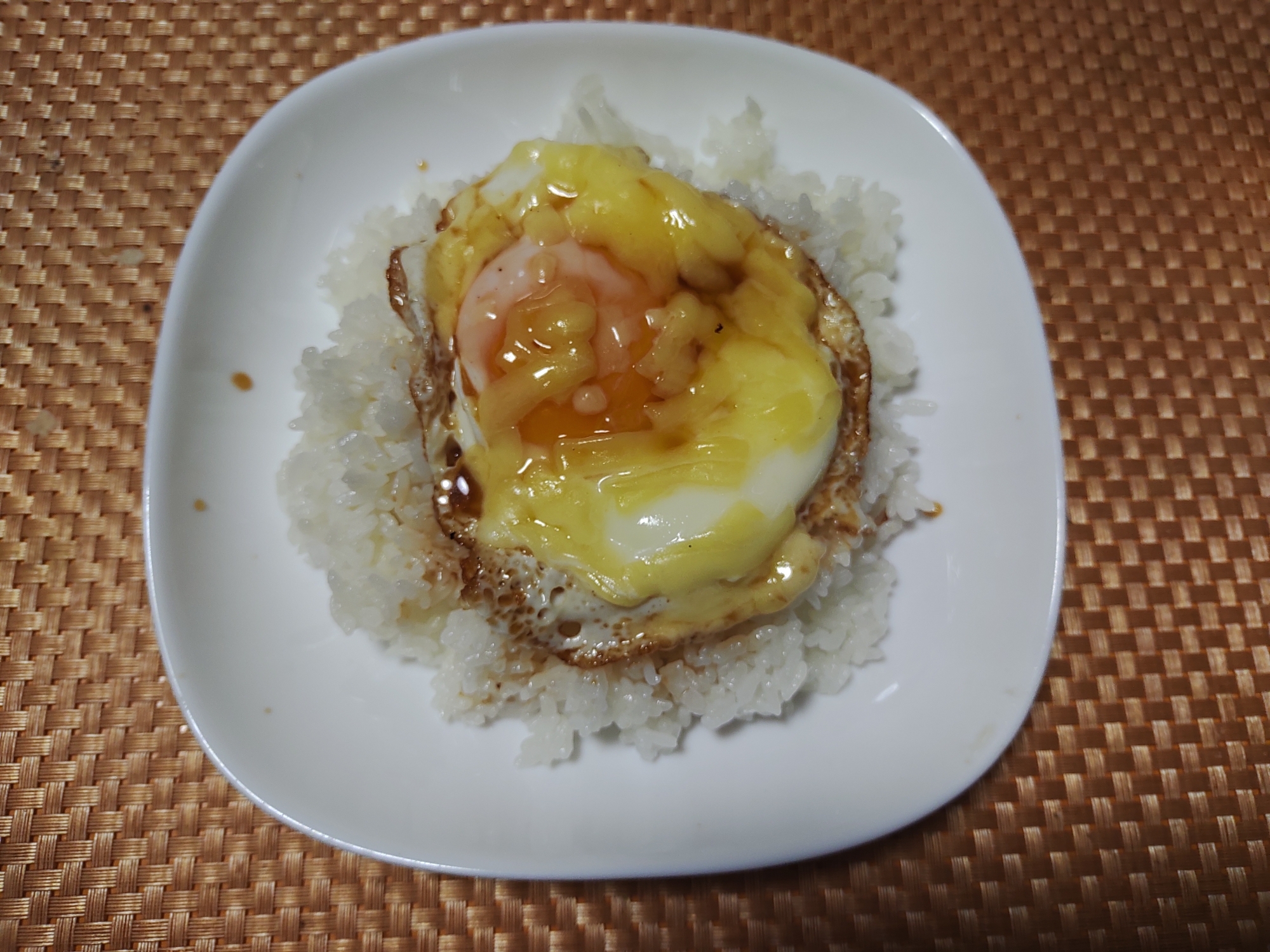 チーズ目玉焼きライス