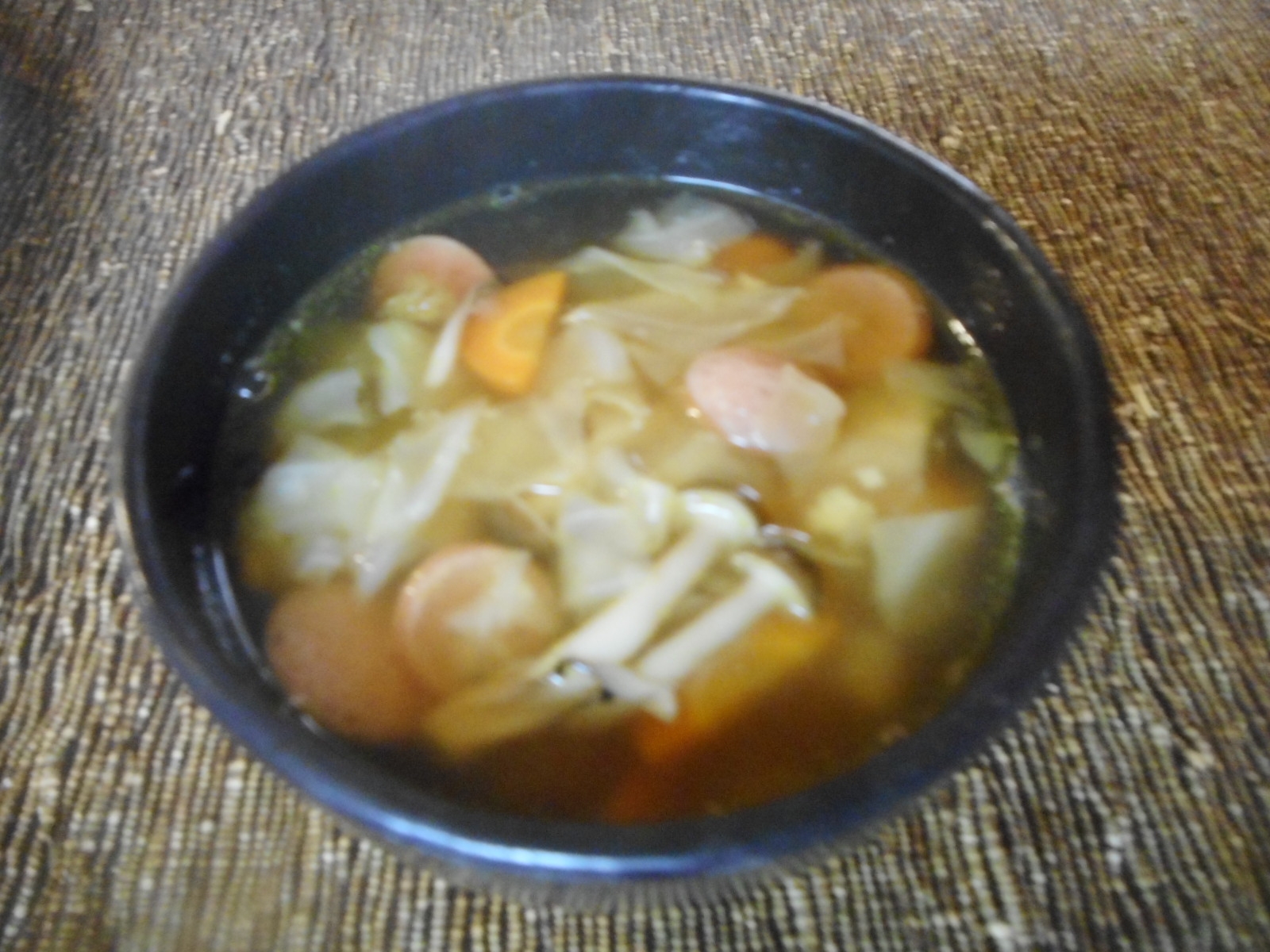 キャベツとウィンナーの生姜スープ