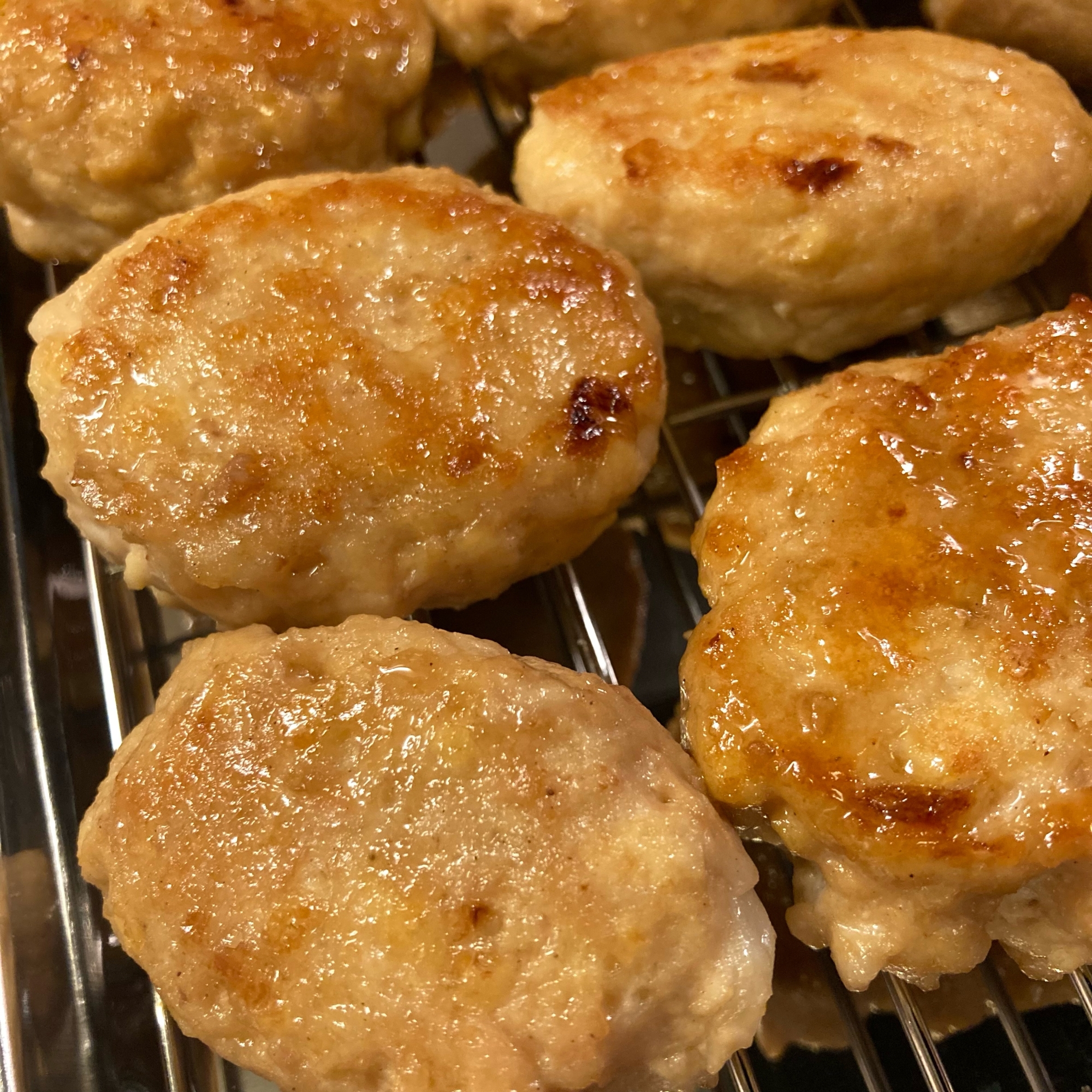 鶏肉と豆腐でヘルシー♪ひとくち照り焼きハンバーグ