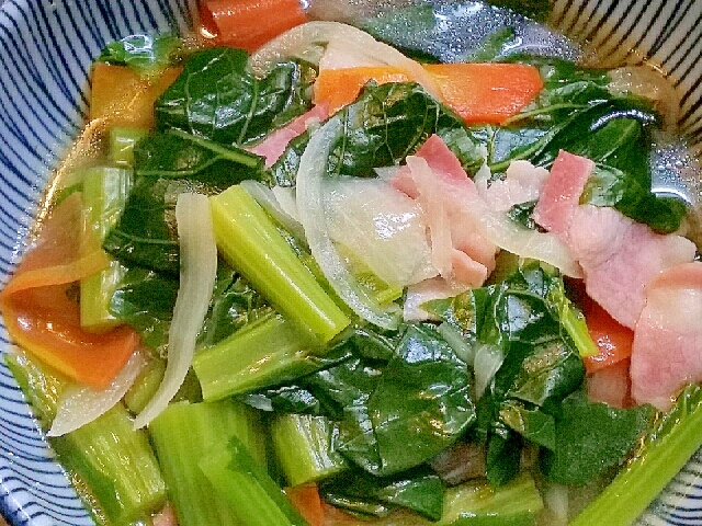 小松菜とベーコンと玉ねぎの煮込み