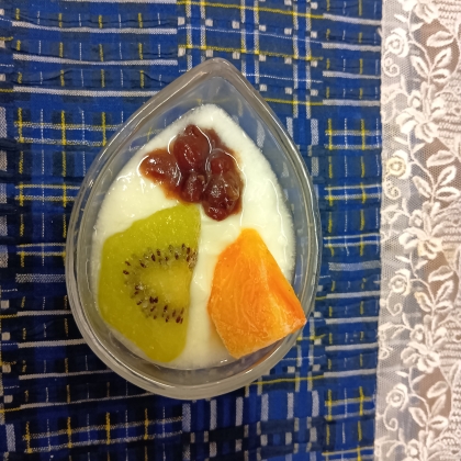 今日のヨーグルト♡キウイ柿&あんこ