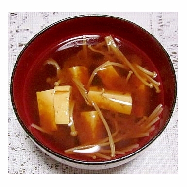 えのきと木綿豆腐の赤だし(鰹だしの一番だしで)