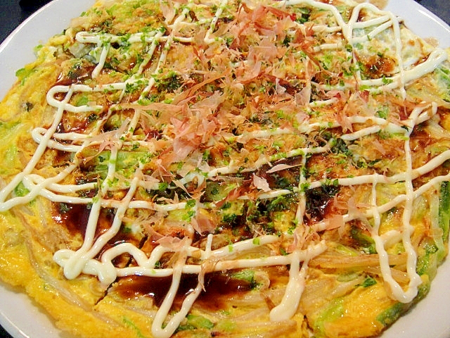 キャベツともやしのお好み焼き風オムレツ