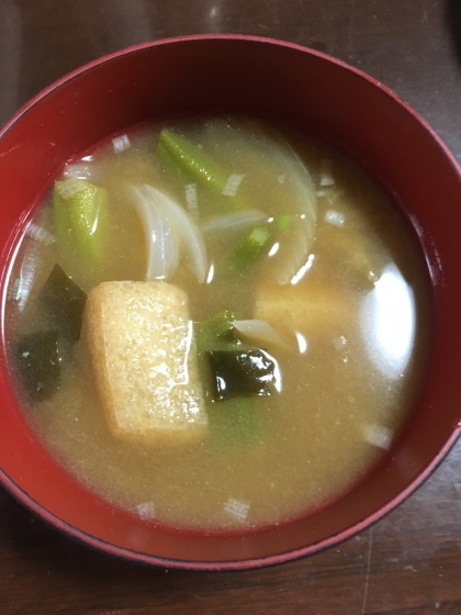 オクラと玉ねぎと油揚げのお味噌汁