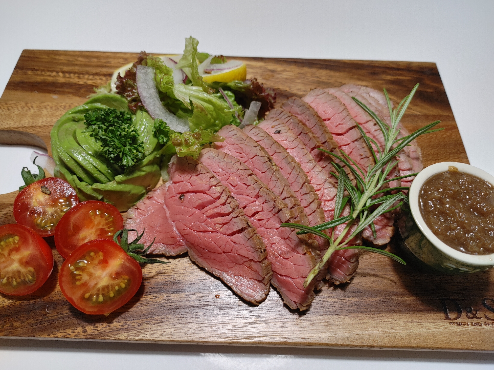 ストウブDe〜しっとり柔らか塩麹のローストビーフ