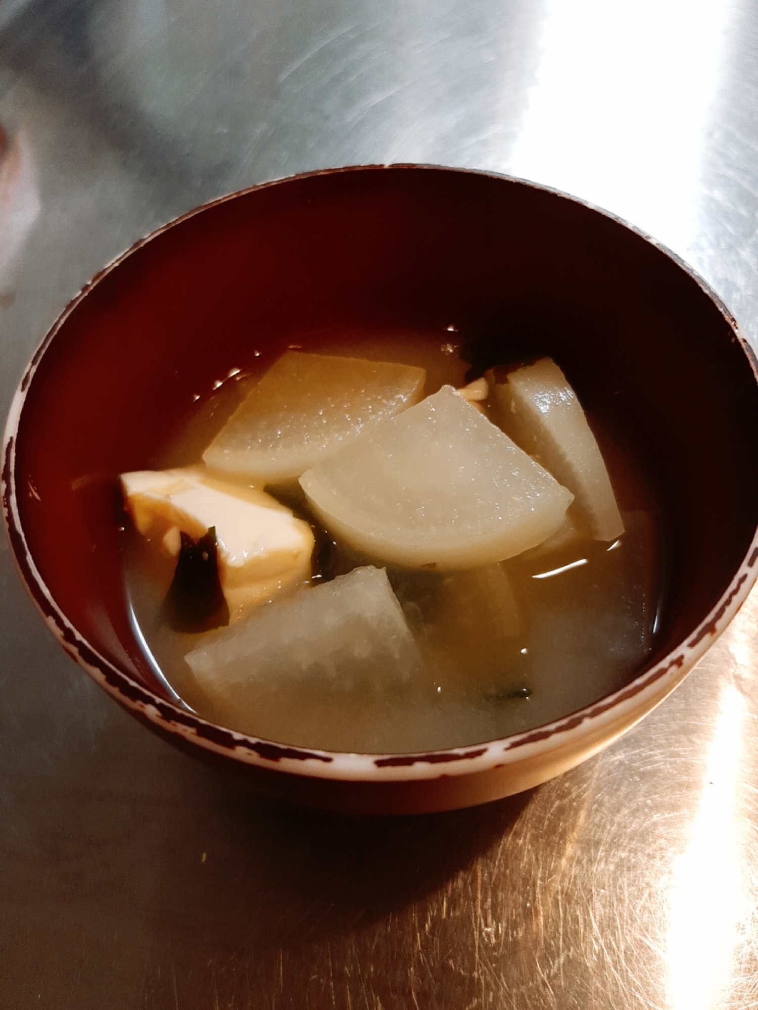 大根と豆腐とワカメの味噌汁