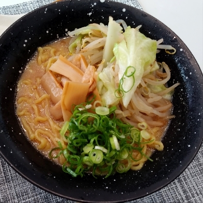 香ばしもやしの味噌ラーメン♪（市販で簡単）