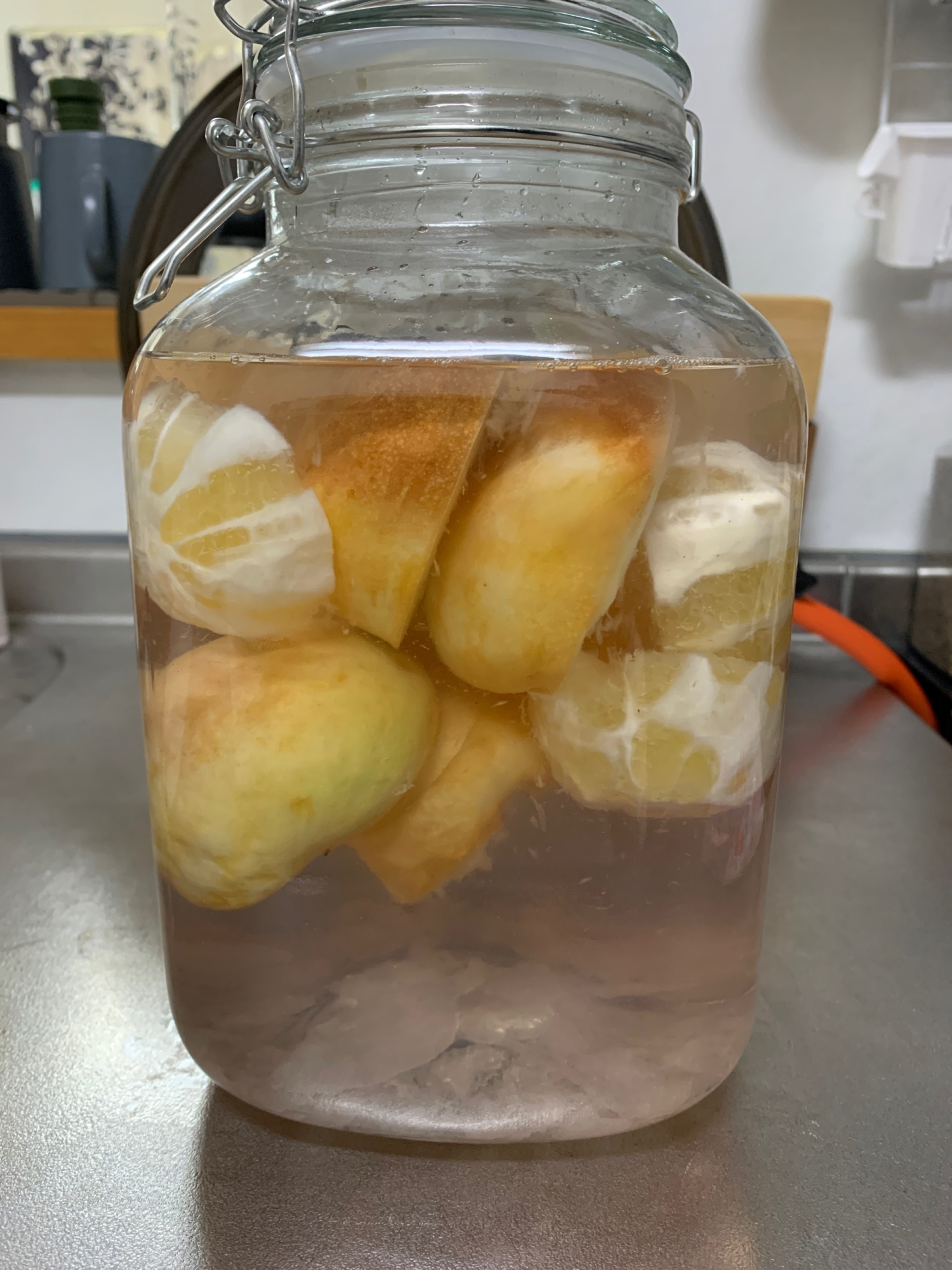 切って入れるだけ簡単!桃酒