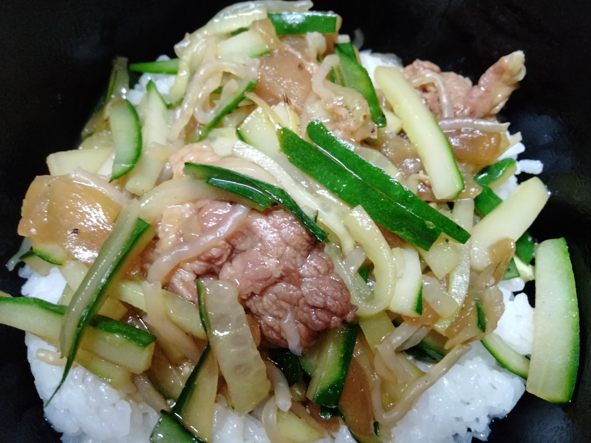 きゅうり入りレトルト牛丼