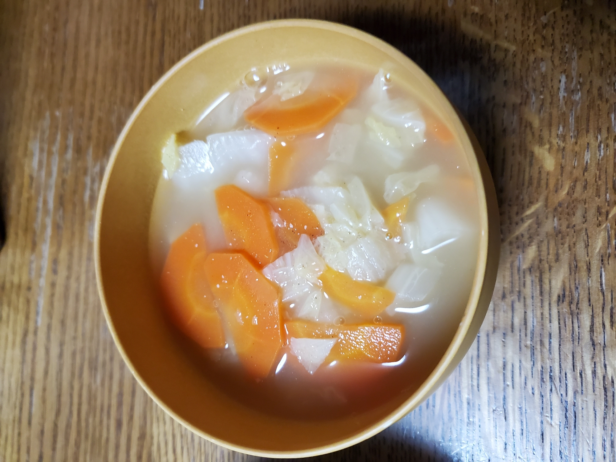 白菜と人参の出汁生姜味噌汁