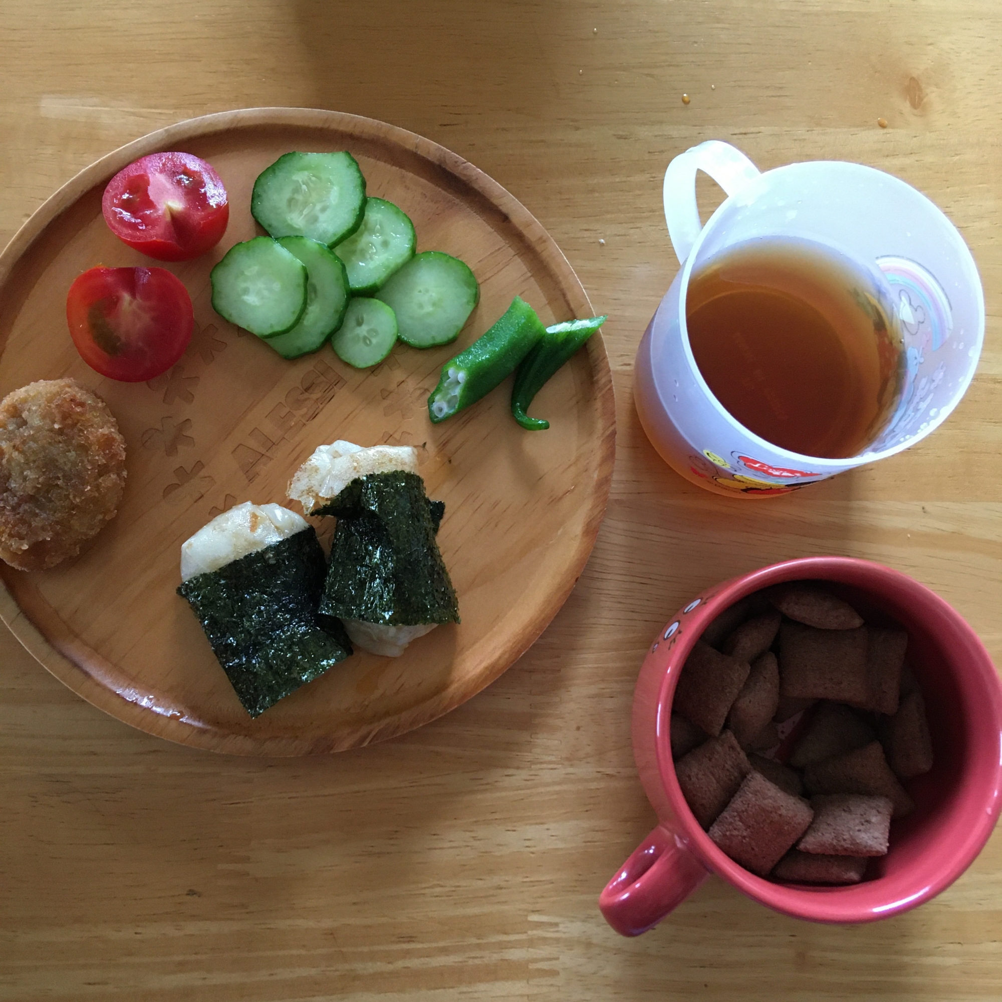 朝ごはんプレート　おもち　コロッケ