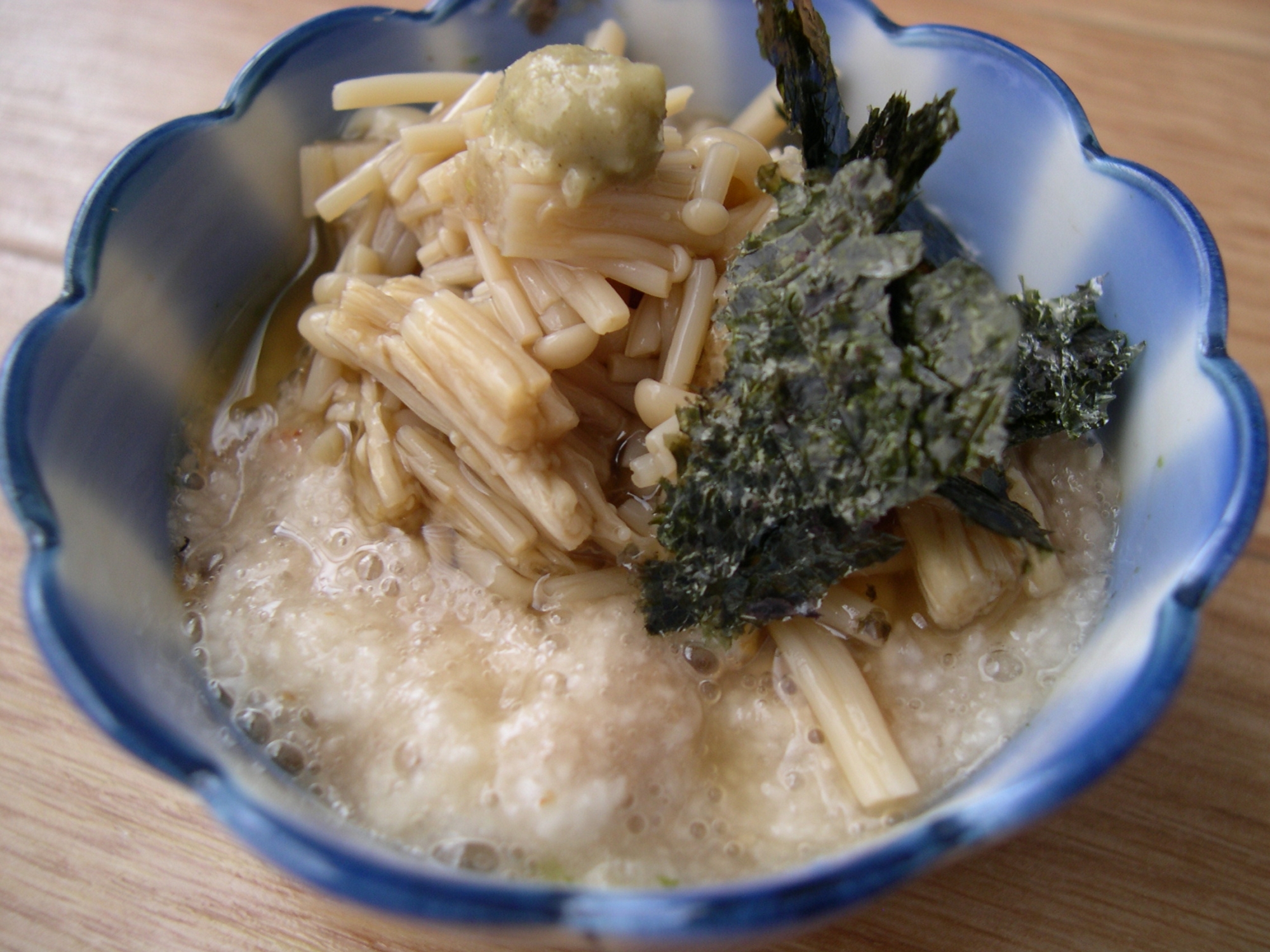 小さなおかず　とろろ（焼き海苔、なめたけ、わさび）