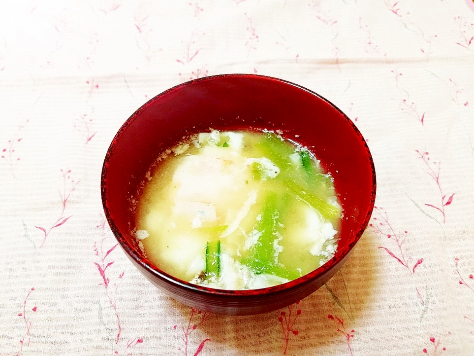 小松菜の茎と卵のお味噌汁